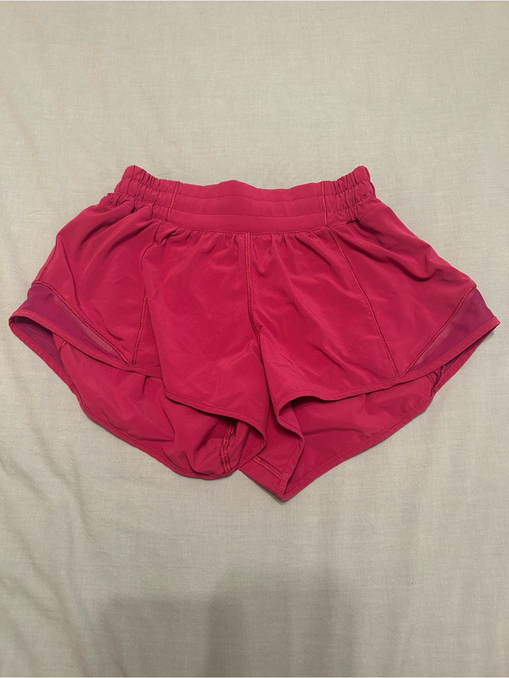 Lululemon magenta size 4 hotty hot shorts
